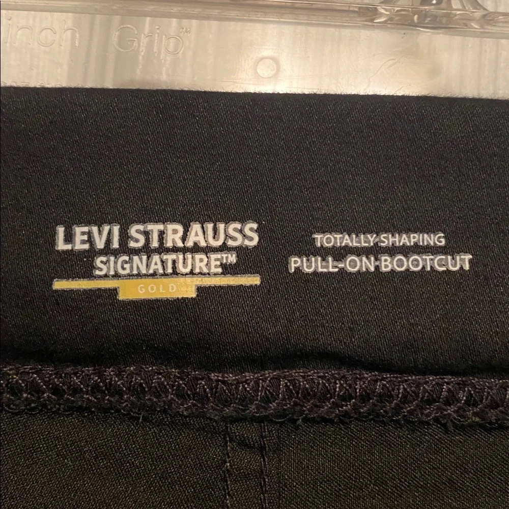 Levi's Strauss Signature Women's Black Pull-On Boot Cut Jeans…size 16L - Picture 3 of 7